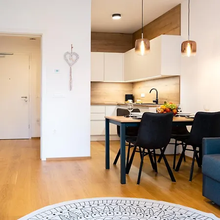 Masarykova - Modern 1-bedroom In Center & Free Parking Apartment *