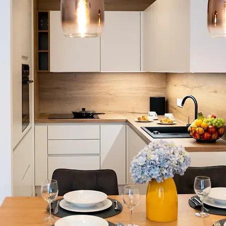 Lejlighed Masarykova - Modern 1-bedroom In Center & Free Parking *