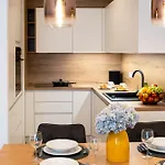 Daire Masarykova - Modern 1-bedroom In Center & Free Parking *